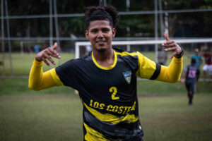 El joven misquito Darwin Cunningham, delantero de Los Costeños, obtuvo el segundo lugar en el reciente campeonato de fútbol|©Óscar Navarrete| Galería News