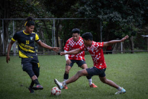Cunningham, con el equipo Alto Wangki, lucha por el balón para clasificar a la semifinal del campeonato. |©Óscar Navarrete| Galería News
