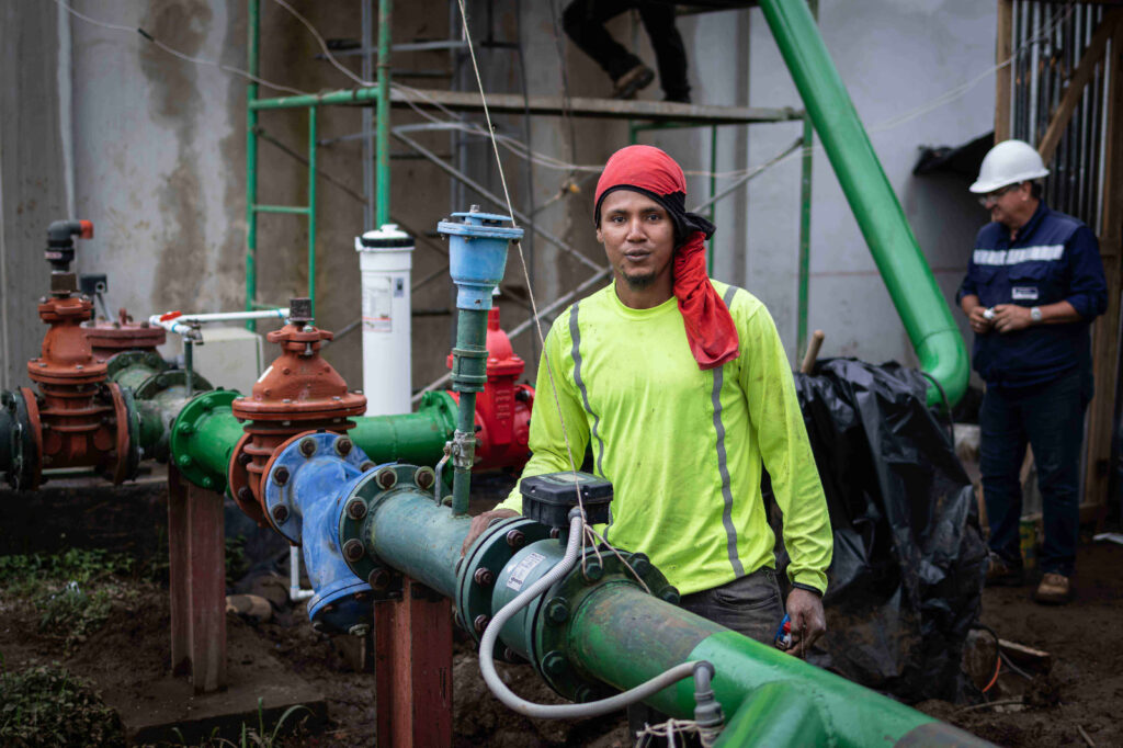 El trabajo en construcción es pesado, pero Cunningham sabe dividir su tiempo entre el trabajo, el deporte y la religión|© Óscar Navarrete | Galería News