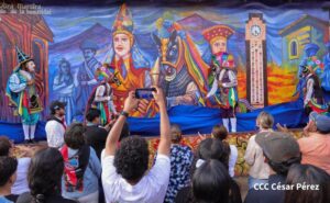 Juventud sandinista se asume como público dentro del acto partidario que politizó al décimo Festival El Güegüense| INTUR ©Cesar Pérez