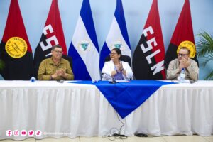 Wilmor López y Jorge Eduardo Arellano presentan libro de el Güegüense.